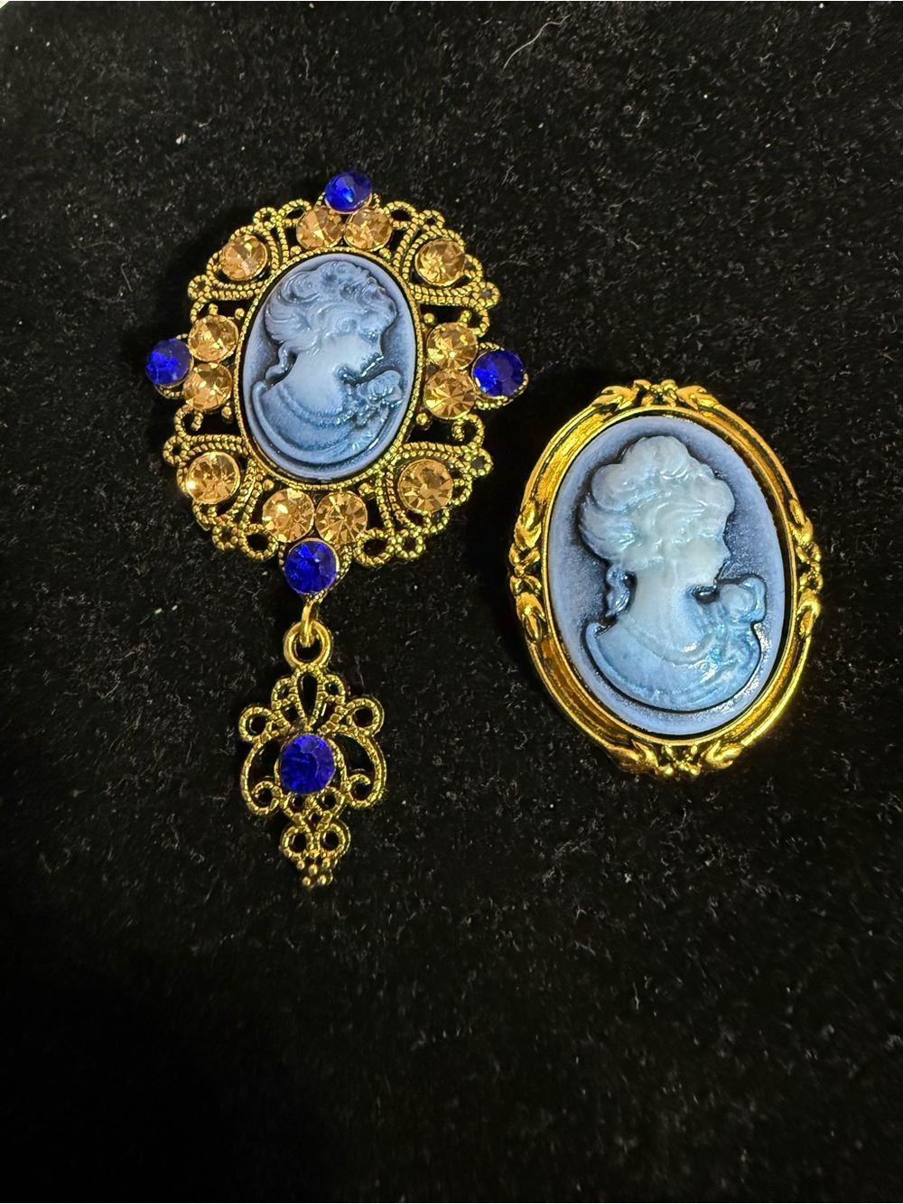 Blue Faux Cameo Brooch Set with Gold tone